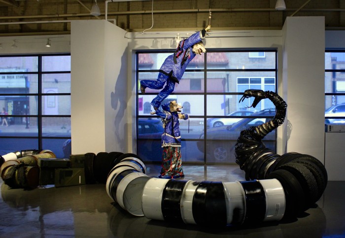 liftsthepeopleandshowsagoodway